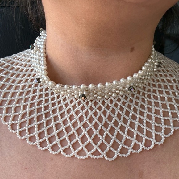 Jewelry - 1950s faux pearl bib necklace